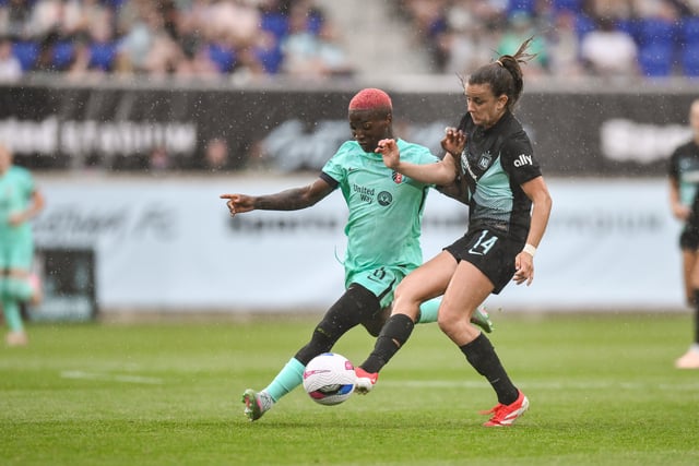Jun 7, 2025; Harrison, New Jersey, USA; Kansas City Current forward Temwa Chawinga (6) and NJ/NY Gotham FC midfielder Nealy Martin (14) compete for the ball during the first half at Sports Illustrated Stadium. Mandatory Credit: John Jones-Imagn Images