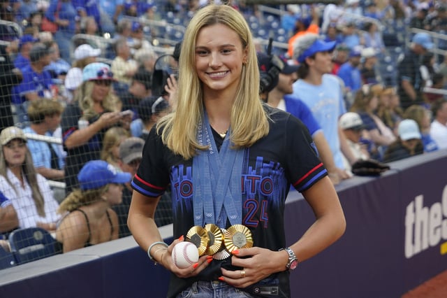 Aug 23, 2024; Toronto, Ontario, CAN; Multiple gold medal winning Canadian Olympian Summer McIntosh poses with her Olympic medals at the Rogers Centre. Mandatory Credit: John E. Sokolowski-USA TODAY Sports/File photo