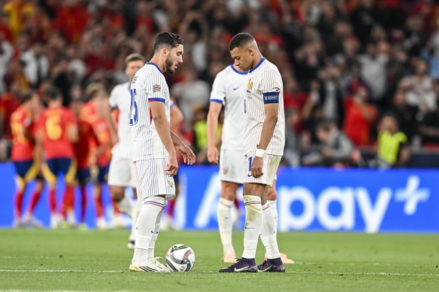 Rayan Cherki et Kylian Mbappé