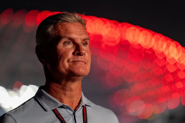 Der Brite David Coulthard gewann in seiner Karriere 13 Formel-1-Rennen. 2008 beendet er sie beim Red-Bull-Team. Er arbeitet heute als TV-Experte für die BBC
