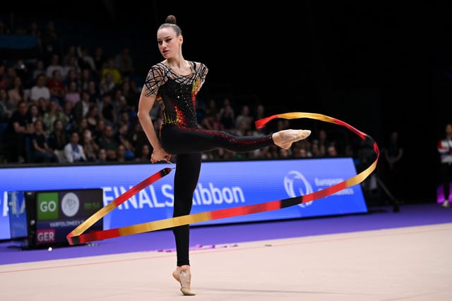Darja Varfolomeev ist Europameisterin der Rhythmischen Sportgymnastik mit dem Band.