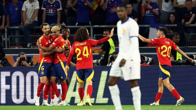 Die Spanier feiern im Nations-League-Halbfinale gegen Frankreich