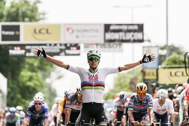 Pogacar se impone en la primera etapa del Dauphiné.