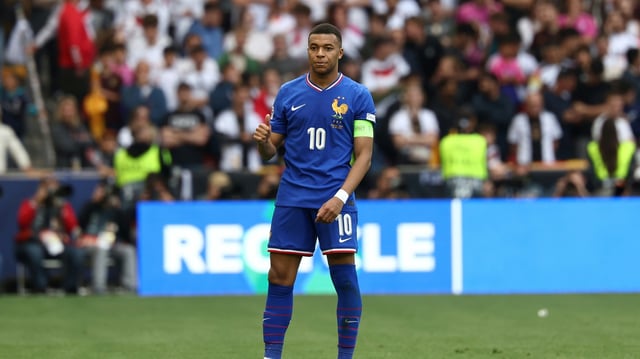 Daumen hoch! Mbappé beim Torjubel