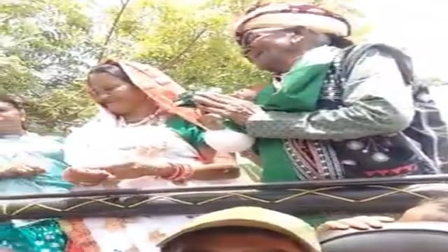 Elderly couple ties knot after 70 years of living together in Rajasthan | Image: X