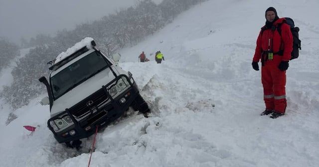 SES volunteers have been busy assisting people stuck in the snow at Mount Hotham, with about 40 people rescued on Sunday, June 8. Picture by SES