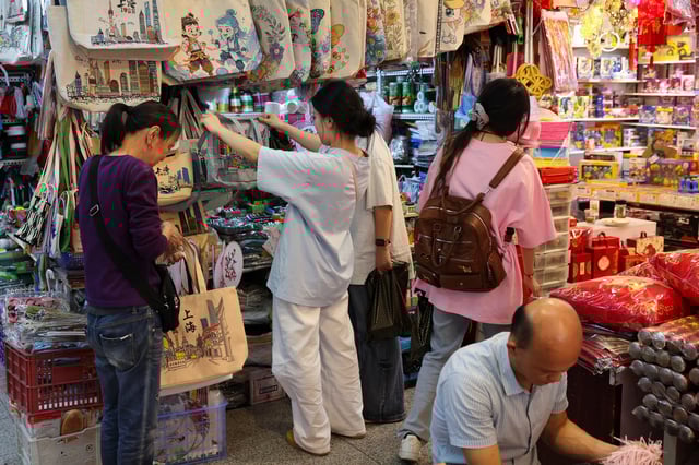 People shop at Fuyoumen Commercial Building in Shanghai, China April 16, 2025. REUTERS/Go Nakamura/File Photo