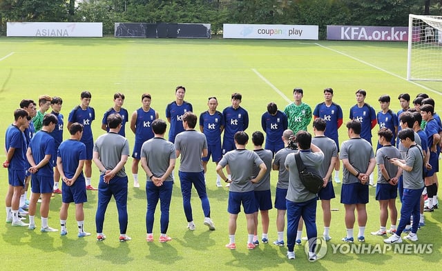 South Korean players and coaches prepare for a training session for a World Cup qualifying match against Kuwait at the National Football Center in Paju, Gyeonggi Province, on June 8, 2025. (Yonhap)