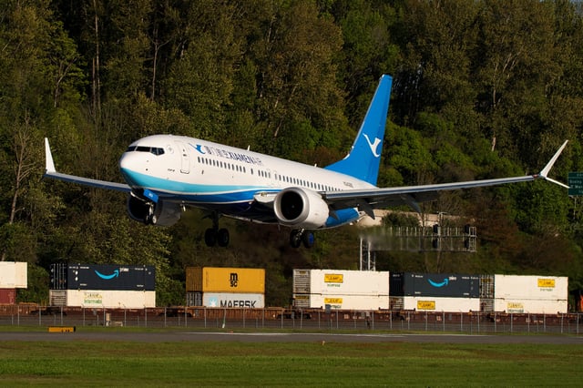 A Boeing 737 MAX 8, the second jet intended for use by a Chinese airline to be returned to its manufacturer, lands at Boeing Field, as trade tensions escalate over U.S. tariffs with China, in Seattle, Washington, U.S. April 22, 2025. REUTERS/David Ryder/File Photo