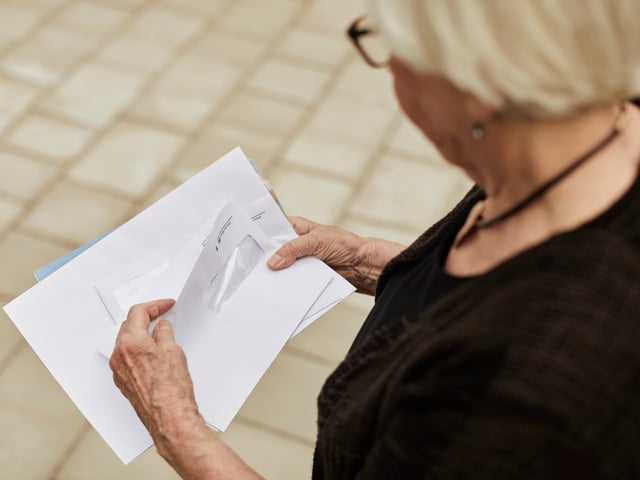 Mary Mainusch aus Ravensburg sieht sich einer drastischen Steuererhöhung gegenüber. Ihre Grundsteuer stieg von 52 auf 1630 Euro jährlich. (Symbolbild)
