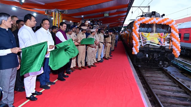 Maharashtra Chief Minister Devendra Fadnavis on Sunday flagged off the Bharat Gaurav Special Tourist Train from Chhatrapati Shivaji Maharaj Terminus (CSMT)