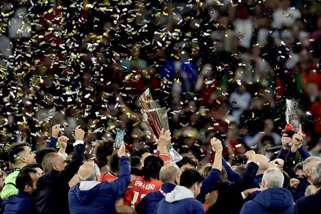 Un aficionado muere tras caer de una tribuna a otra en la final de la Liga de Naciones