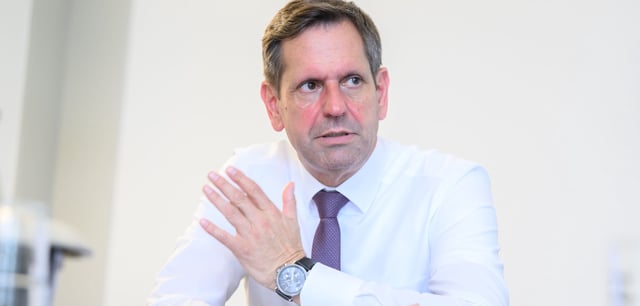 Olaf Lies (SPD), Ministerpräsident von Niedersachsen, spricht sich für eine Erdverkabelung für neue Stromtrassen aus