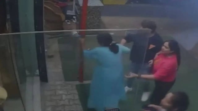 Ghaziabad hotel vandalised