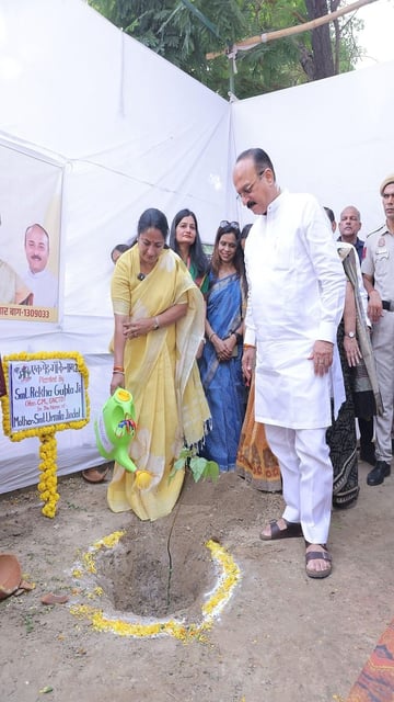 Delhi CM Rekha Gupta plants a vermilion plant with Minister Ashish Sood | X/@gupta_rekha