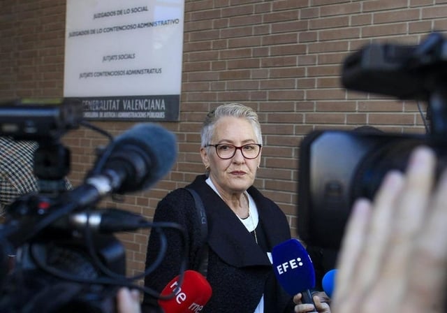 La abuela del niño que murió en Elda (Alicante), Marta González, en los juzgados