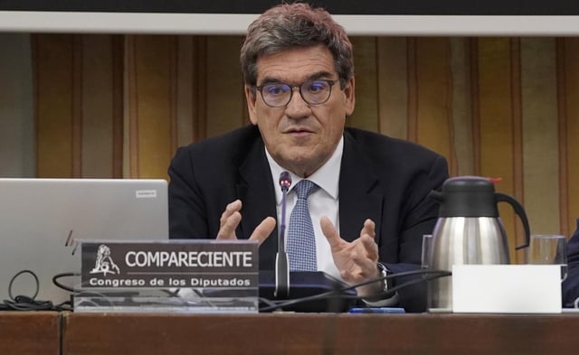 José Luis Escrivá, gobernador del Banco de España, en la Comisión de Economía, Comercio y Transformación Digital presidida por Pedro Puy..