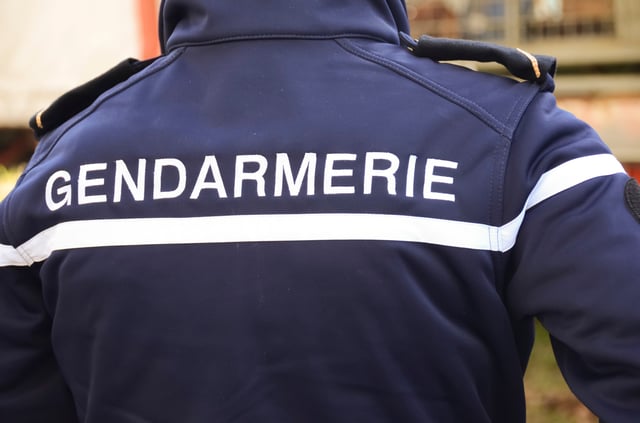 L’auteur présumé du meurtre s’est présenté à la gendarmerie en début d’après-midi lundi et a été placé en garde à vue pour «homicide volontaire».