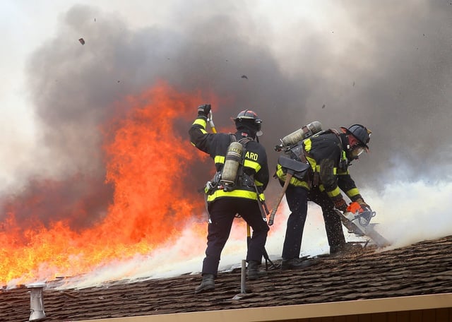 Hayward firefighters battle a blaze at an apartment complex on Monday, Sept. 14, 2015, in Hayward, Calif.  (Aric Crabb/Bay Area News Group)