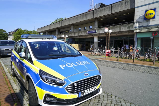 Ein Polizeiwagen am Bahnhof Altona (Symbolfoto).
