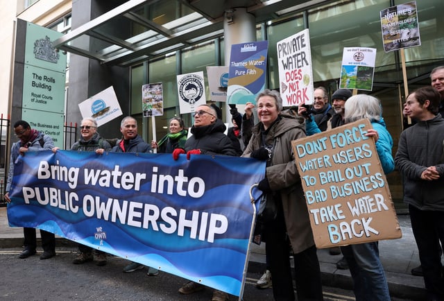Protestors hold placards during a demonstration opposing court approval for Thames Water's debt restructuring plan, at the High Court in London, Britain, February 18, 2025. REUTERS/Toby Melville/File Photo