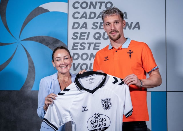 Ionut Radu,
en una foto oficial 
con la presidenta del
Celta, Marián 
Mouriño |  RC Celta