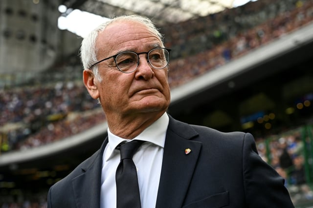 Le nouveau sélectionneur de l'Italie Claudio Ranieri, alors aux commandes de l'AS Rome, avant le match du Championnat d'Italie entre l'Inter Milan et la Roma le 27 avril 2025 à San Siro