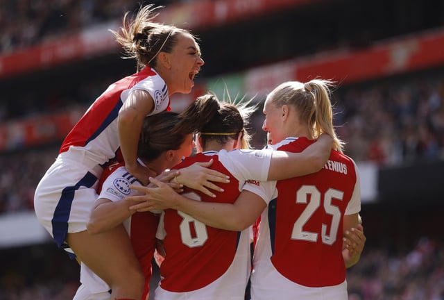 Soccer Football - Women's Champions League - Semi Final - First Leg - Arsenal v Olympique Lyonnais - Emirates Stadium, London, Britain - April 19, 2025 Arsenal's Mariona Caldentey celebrates scoring their first goal with teammates Action Images via Reuters/Andrew Couldridge/File Photo