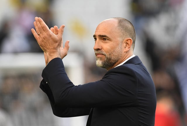 Soccer Football - Serie A - Juventus v Genoa - Allianz Stadium, Turin, Italy - March 29, 2025 Juventus coach Igor Tudor applauds fans before the match REUTERS/Massimo Pinca/File Photo