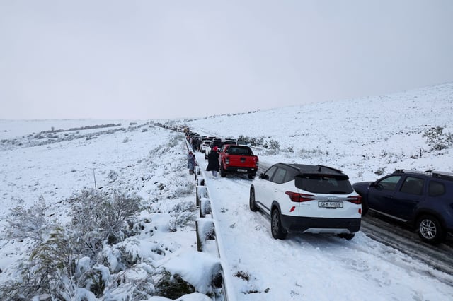 FILE PHOTO: Motorists queue after a snowfall during a cold front near Ceres, South Africa, July 8, 2024. REUTERS/Esa Alexander/File Photo