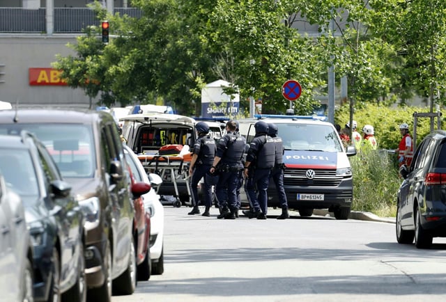 Despliegue policial en la ciudad austriaca de Graz tras el tiroteo.