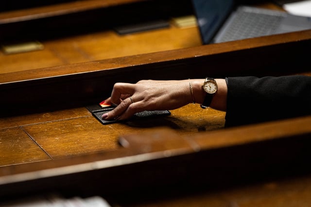 A l'Assemblée nationale, le 5 juin 2025. 