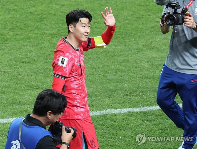 South Korea captain Son Heung-min waves to the crowd after his team's 4-0 win over Kuwait in their Group B match in the third round of the Asian World Cup qualification at Seoul World Cup Stadium in Seoul on June 10, 2025. (Yonhap)