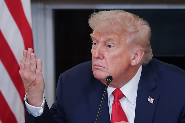 Trump&#39;s tariffs pushed members of Congress to make a surge of stock trades earlier this year.
