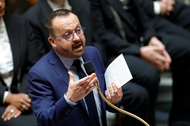 Le ministre chargé de la Santé, Yannick Neuder, lors d'une séance de questions à l'Assemblée nationale, le 10 juin 2025 à Paris