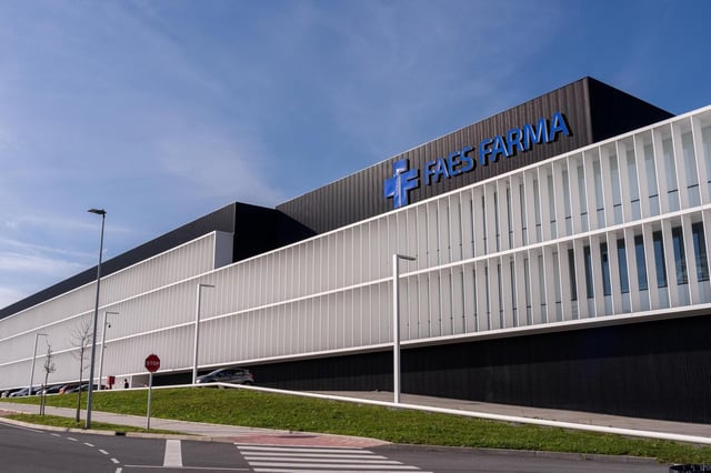 Una planta de Faes Farma en Derio (Bizkaia)