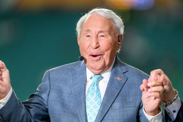The legendary college football coach and &#39;College Gameday&#39; analyst Lee Corso&#39;s final appearance on the program will be in Columbus, Ohio when Texas visits Ohio State on Aug. 30, ESPN announced Tuesday.