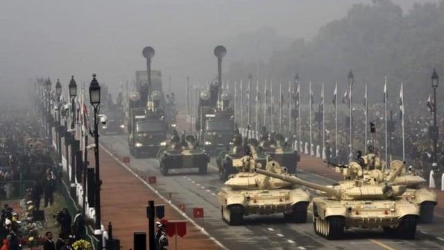 Indian Army's T-90 Bhishma tanks (front) drive during the Republic Day parade in New Delhi, India. (Photo: Reuters) 