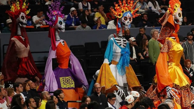 [US, Mexico & Canada customers only] Nov 2, 2024; Mexico City, MEXICO;  Catrinas perform during a NBA basketball game between the Miami Heat and Washington Wizards at Arena CDMX. Mandatory Credit: Henry Romero/Reuters via Imagn Images
