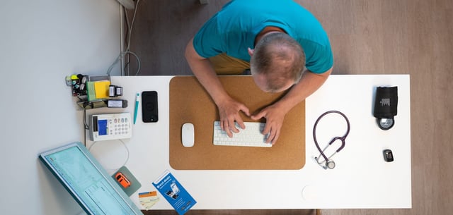 Digitalisierung und der Einsatz von Software spielen eine zunehmende Rolle im Praxisalltag von Hausärzten.