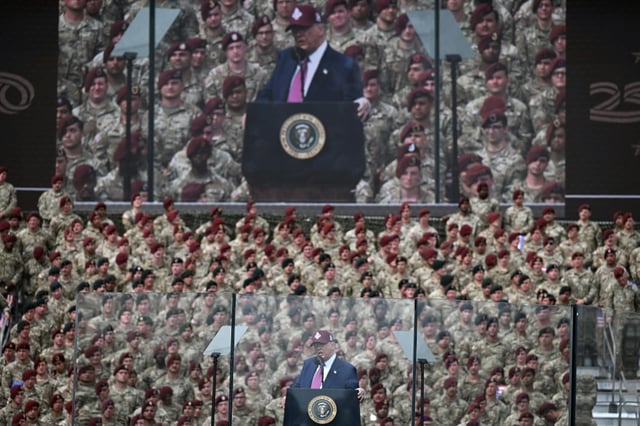 US-Präsident Donald Trump hat die Rücknahme mehrerer unter seinem Vorgänger Joe Biden geänderter Namen von US-Militärstützpunkten angeordnet, die durch einen Kniff nun wieder wie Südstaaten-Generäle heißen sollen.