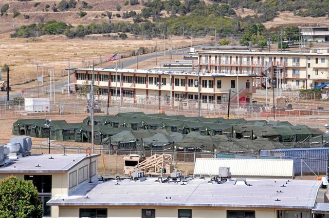 9 000 personnes doivent être soumises à un examen médical pour déterminer si elles sont en assez bonne santé pour être envoyées à Guantanamo.
