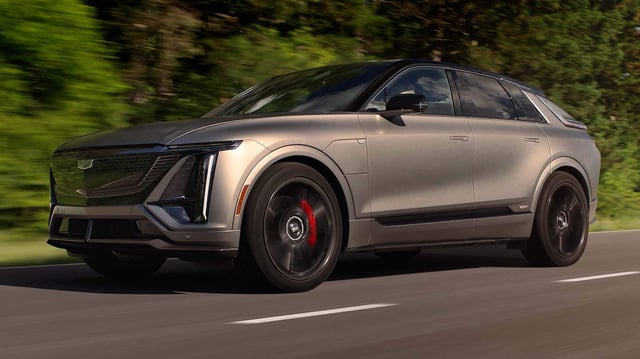 Mit dem Cadillay Lyriq-V greifen die Amerikaner die Platzhirsche um BMW und Tesla an.