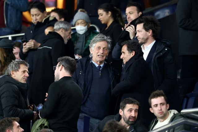 Le directeur général de LFP Media, Nicolas de Tavernost (centre) au Parc des Princes, le 16 mars 2025.