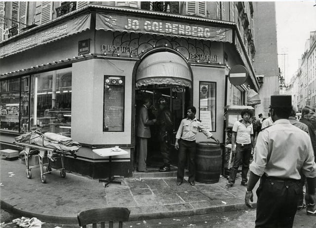 
Le 9 août 1982, un attentat dans un restaurant rue des Rosiers à Paris faisait 6 morts et 22 blessés. Mardi 10 juin 2025, un juge antiterroriste parisien affirme que les investigations viennent de se finir.