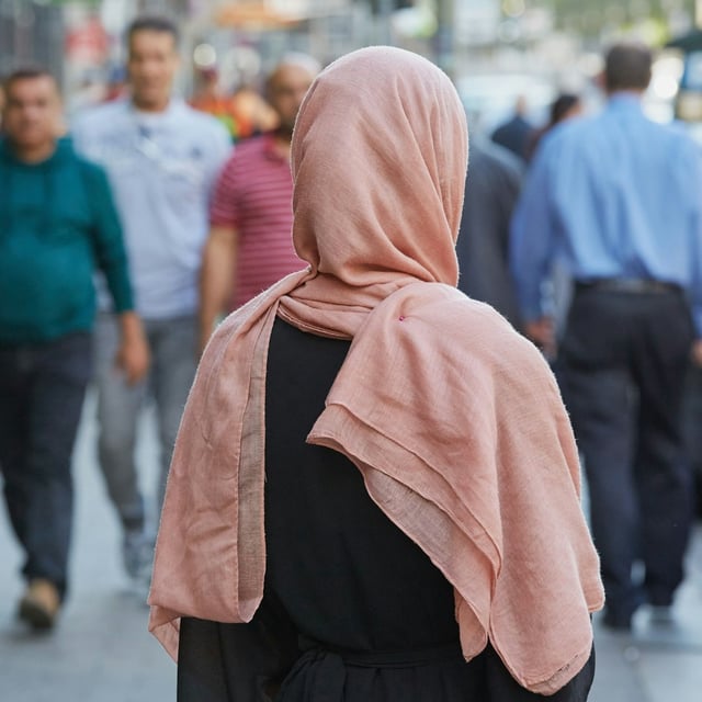 Vor allem Frauen in sichtbar religiöser Kleidung sind von Übergriffen betroffen.