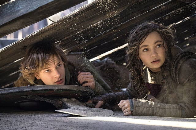 Drachenzähmen-Cast: Mason Thames als Hicks und Nico Parker als Astrid