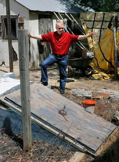 KWTV meteorologist Gary England on June 20, 2007, describes being in the storm cellar in his grandmother's yard as a tornado passed over when he was a boy.