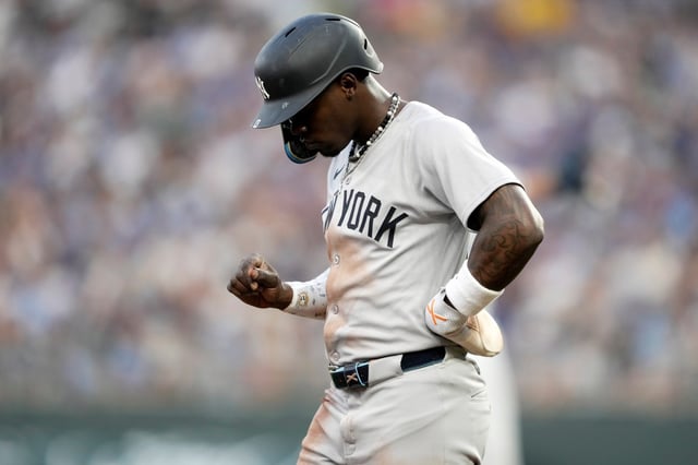 New York Yankees&#39; Jazz Chisholm Jr. looks at his thumb after he injured it while stealing third in the sixth inning during a baseball game against the Kansas City Royals Tuesday, June 10, 2025, in Kansas City, Mo. (AP Photo/Ed Zurga)
