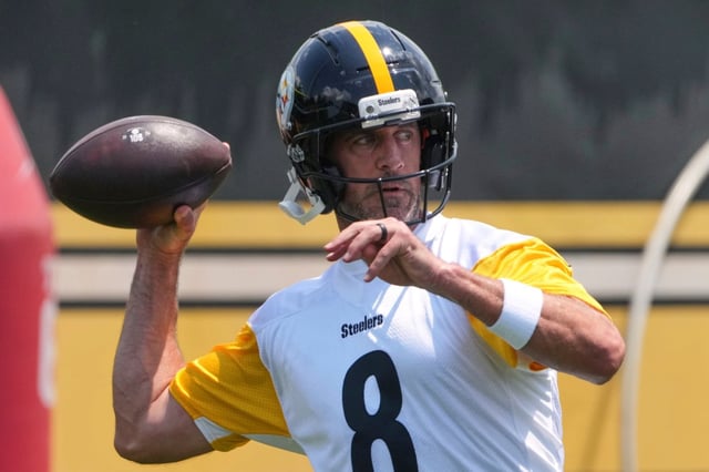 Pittsburgh Steelers quarterback Aaron Rodgers participates in the football team&#39;s minicamp in Pittsburgh, Tuesday, June 10, 2025. (AP Photo/Gene J. Puskar)